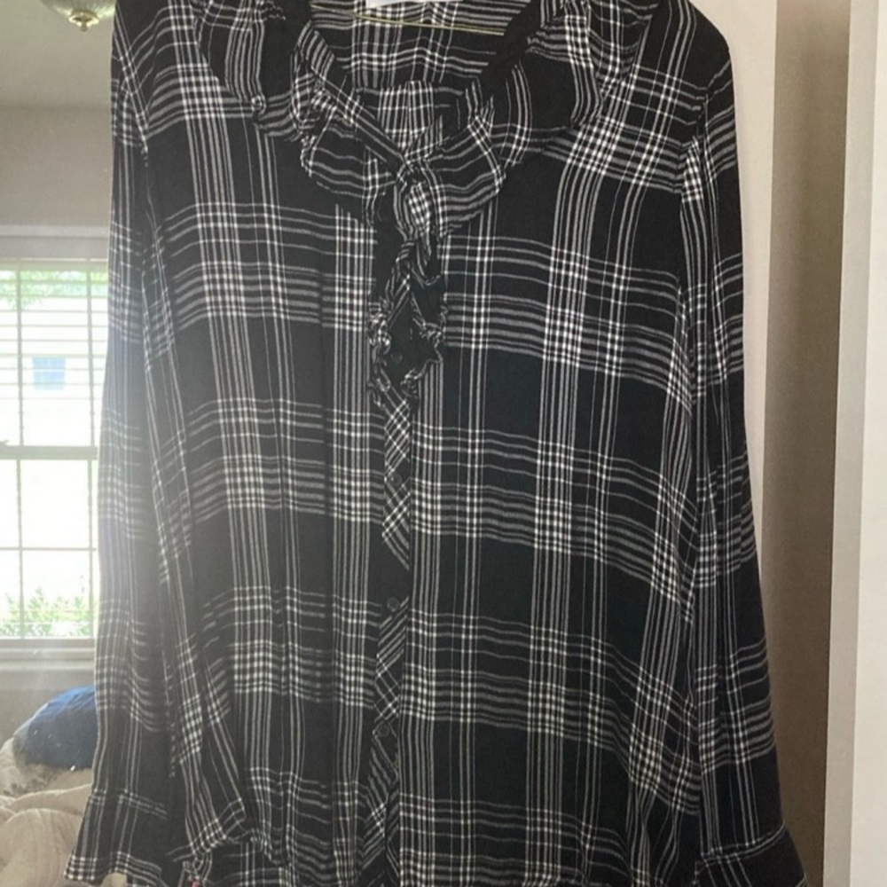 Time and Tru Black and White Checkered Button Down Shirt - Picture 2 of 4